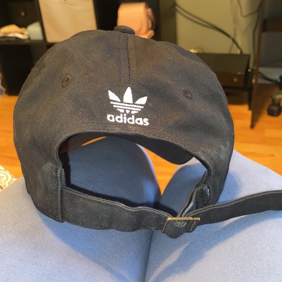 Black adidas hat - Picture 2 of 3